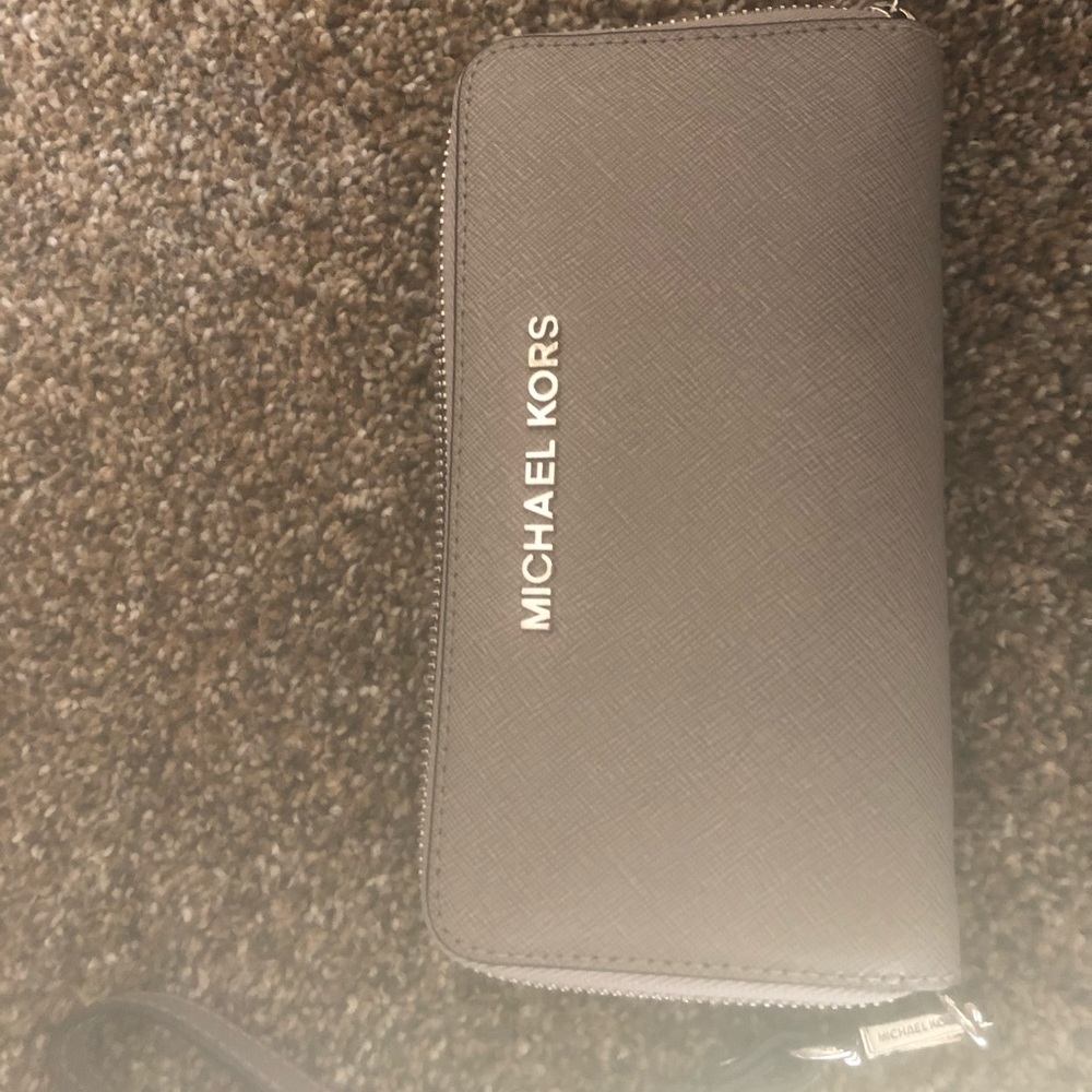 Micheal kors  wristlet wallet
